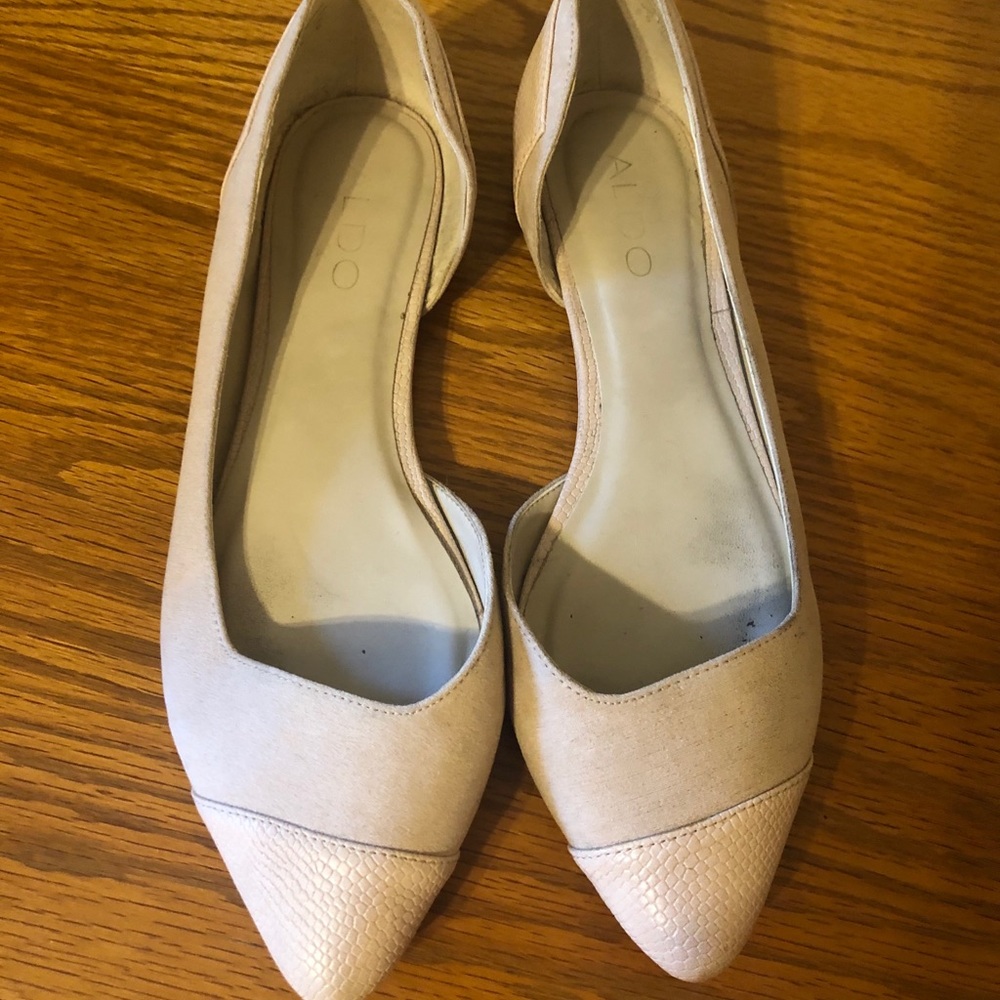 Women’s flats